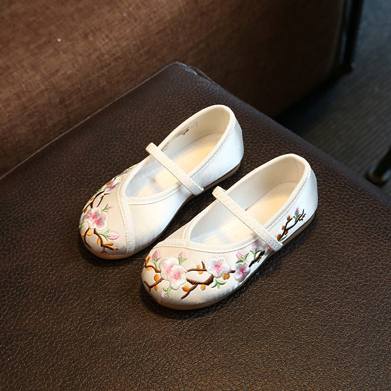 Childrens Simple And Versatile Embroidered Cloth Shoes 3