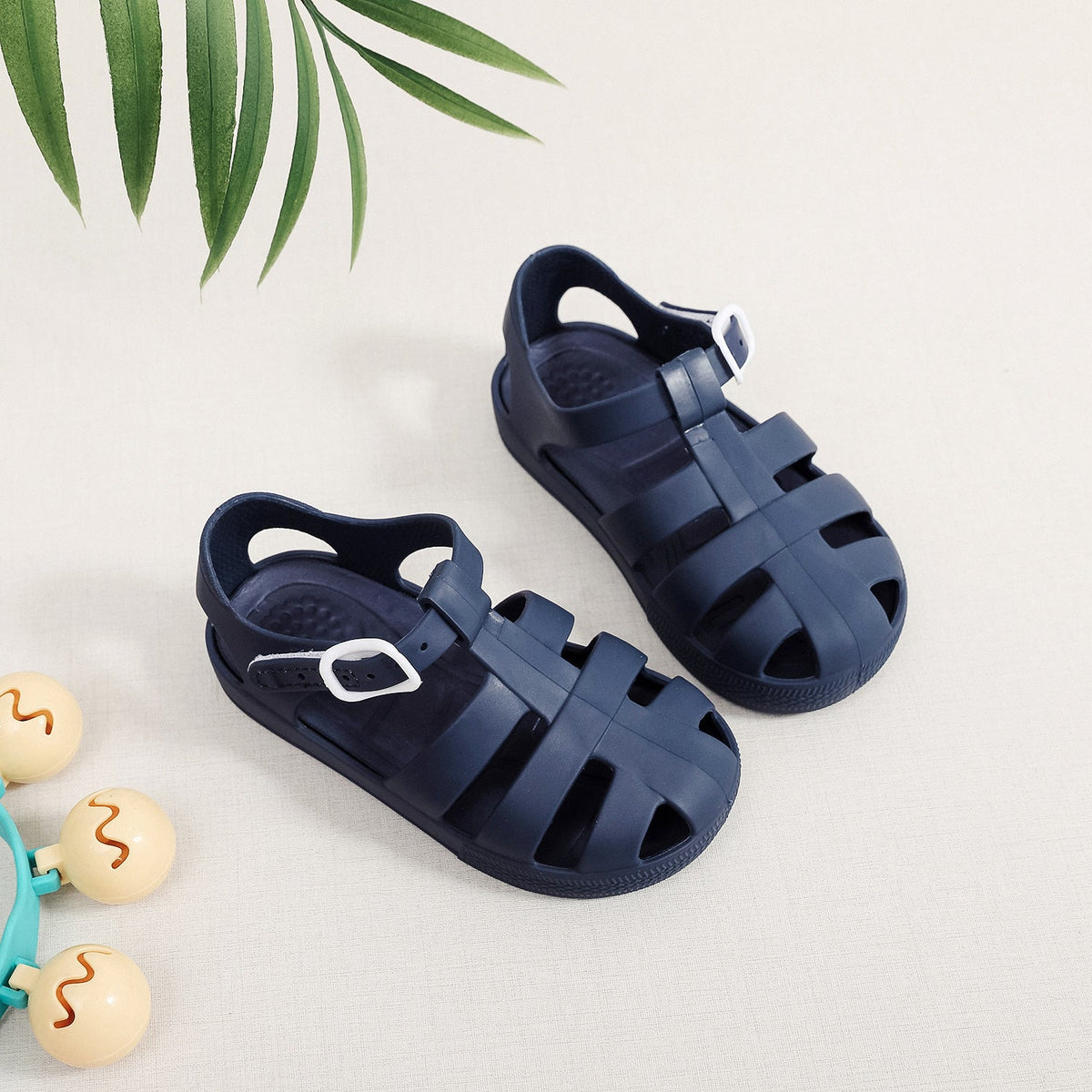 Childrens Velcro-Strap Non-Slip Waterproof Beach Shoes 3