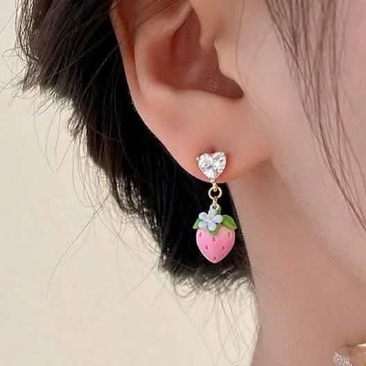 14K-Gold Cute Strawberry Hanging Earring 1