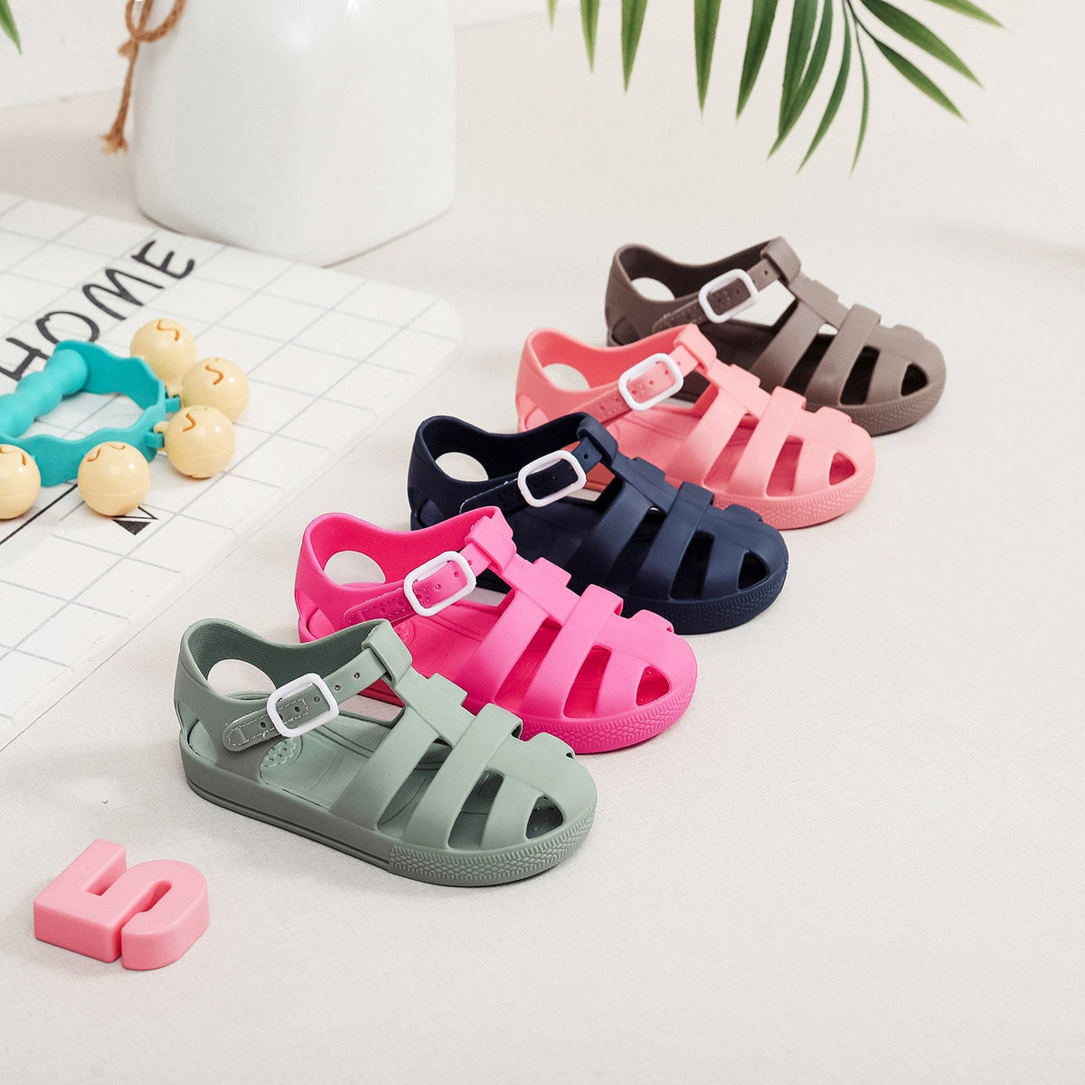 Childrens Velcro-Strap Non-Slip Waterproof Beach Shoes 1