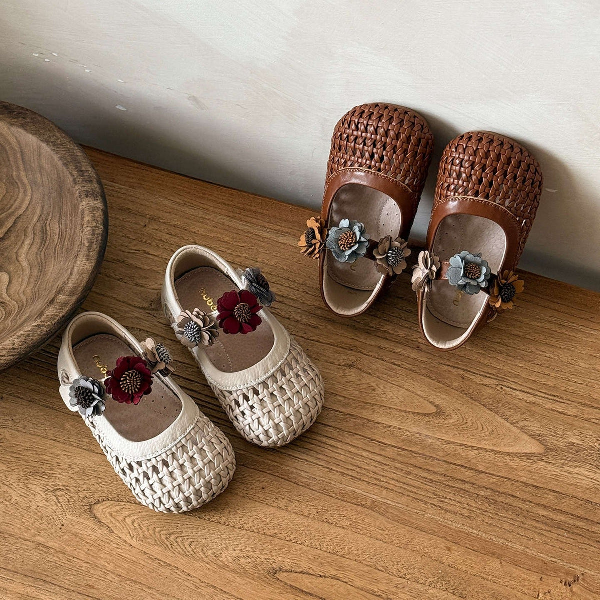 Girls' Korean Woven Hollowed Out Leather Shoes With Fashionable Soft Sole And Retro Style, Versatile For Children To Wear As A Single Shoe 1