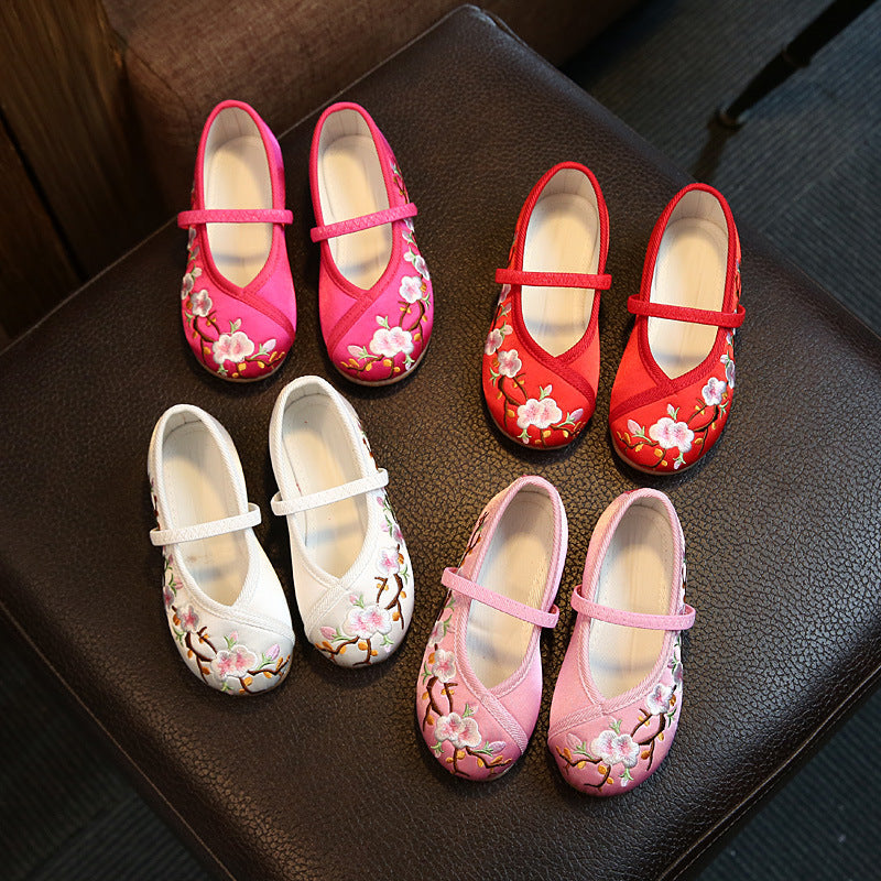 Childrens Simple And Versatile Embroidered Cloth Shoes 1