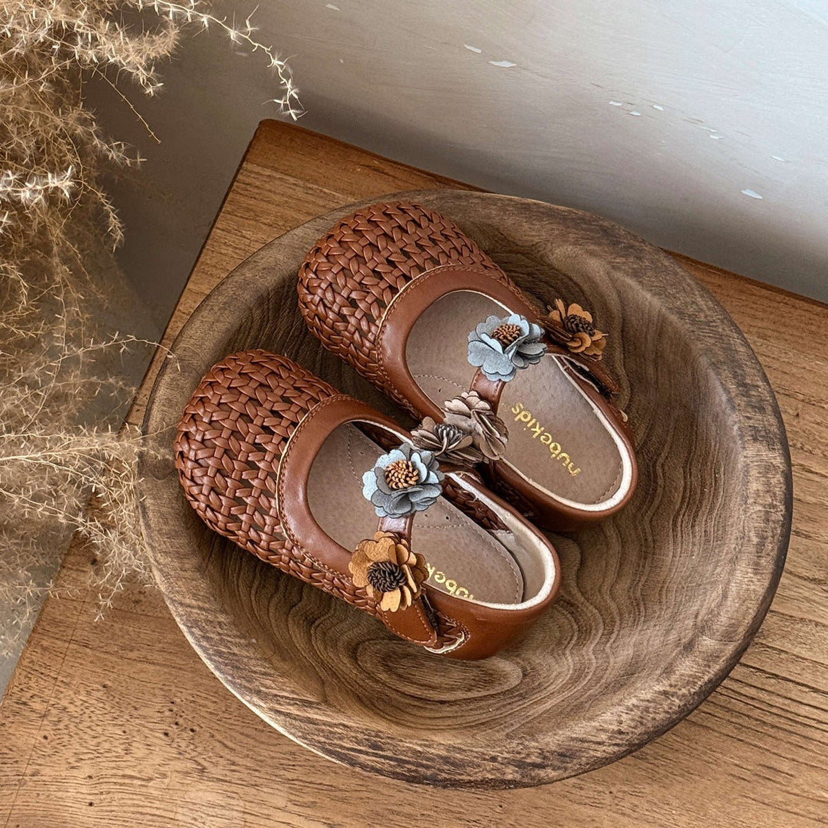 Girls' Korean Woven Hollowed Out Leather Shoes With Fashionable Soft Sole And Retro Style, Versatile For Children To Wear As A Single Shoe 4