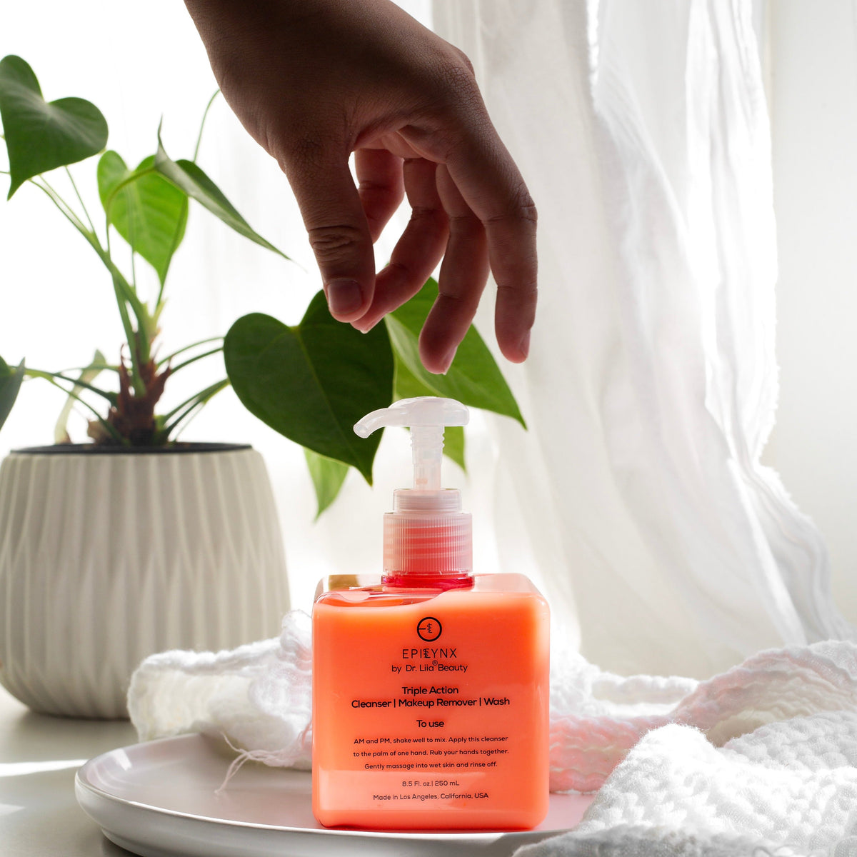 Hydrating Face Wash for Sensitive, Dry Skin 5