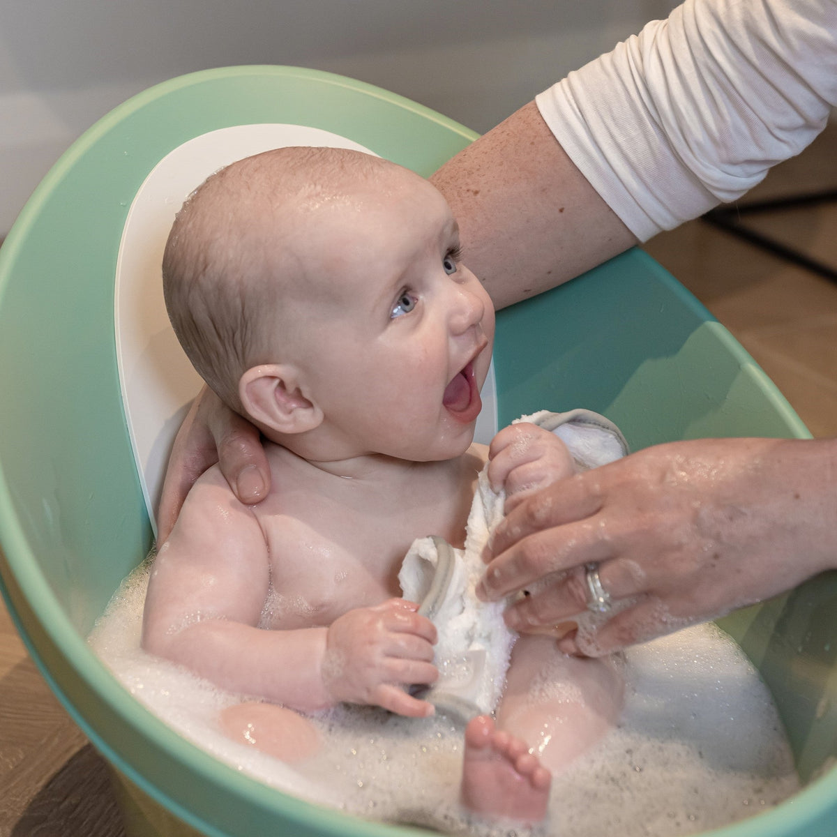 Shnuggle Bath & Change Bundle: Baby Bath & Changing Bundle + Accessories - 6-Piece Set for Cozy Bath & Diaper Time 11