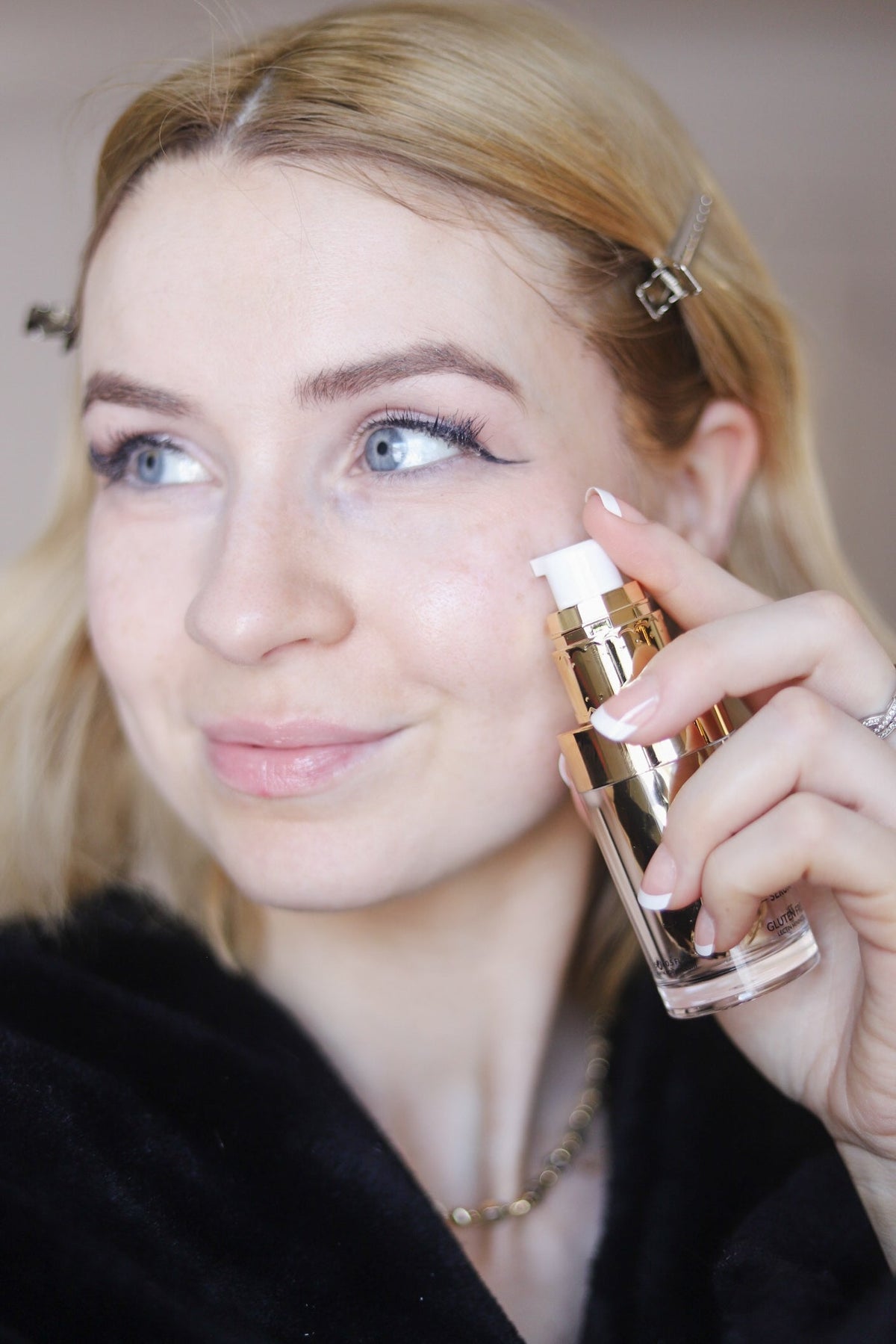 Hyaluronic Acid Serum for Fine Lines 17