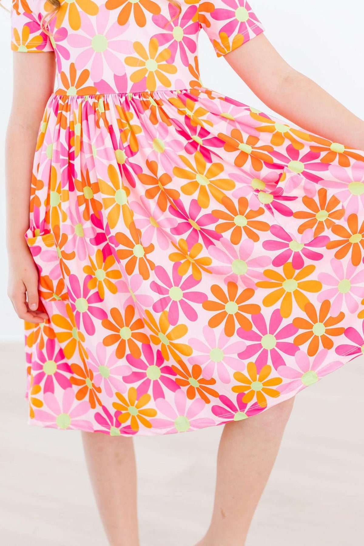 Retro Daisies S/S Pocket Twirl Dress 3