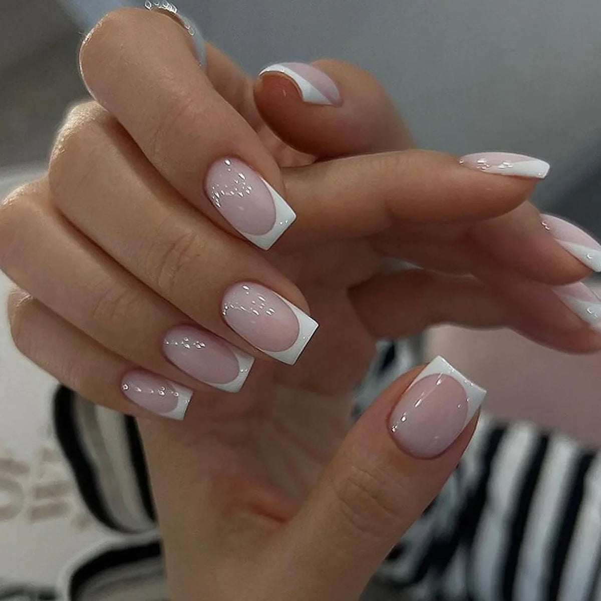 24Pcs Simple Square Head Fake Nail with Jelly Glue Pink White Gradient French Press on False Nails Short Full Cover Nail Tips 39