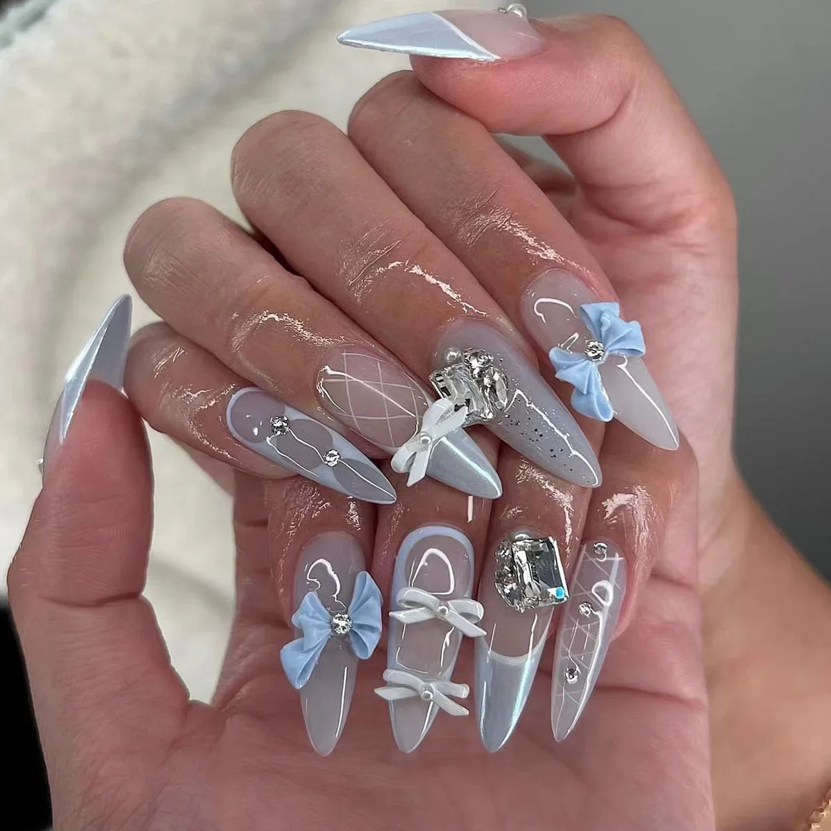 24Pcs 3D Strawberry Rabbit Flower Fake Nails Press on Mid-length Almond Wearable False Nails Green Gradient Pearl Manicure Tips 28
