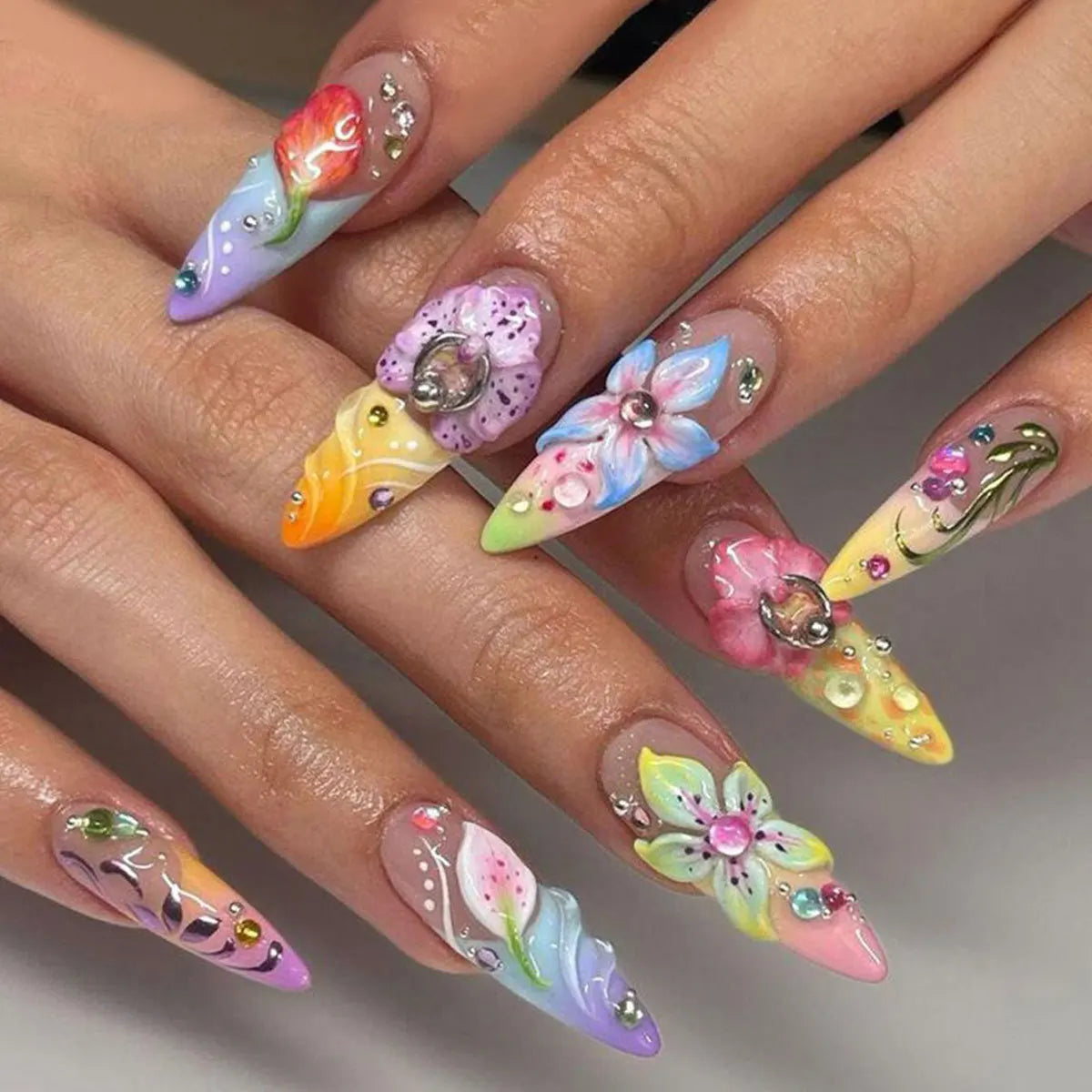24Pcs 3D Strawberry Rabbit Flower Fake Nails Press on Mid-length Almond Wearable False Nails Green Gradient Pearl Manicure Tips 35