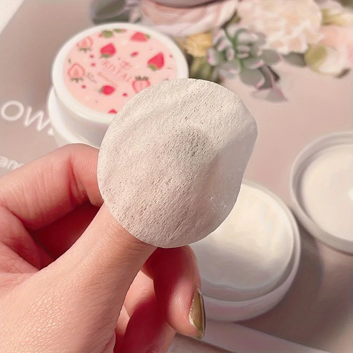 32pcs/Box Strawberry Nail Polish Remover Pads, Soft Absorbable Wipes for Easy Manicure & Pedicure Care 2