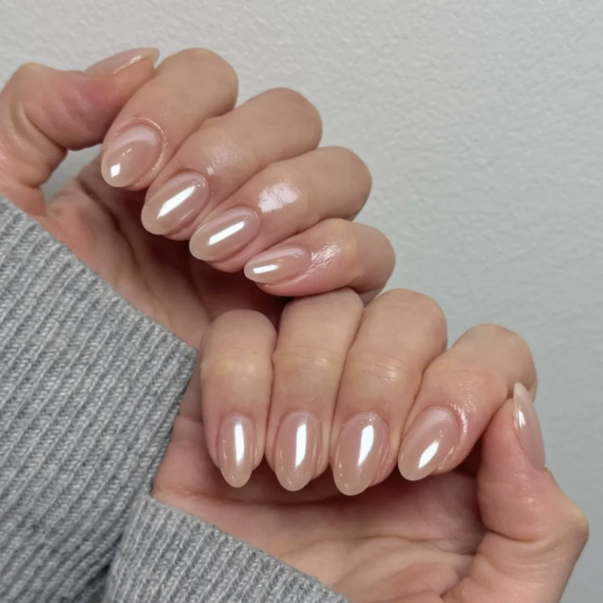 24Pcs Short Oval Head Blush Pink Press on Nails with Simple Designs Almond Nails Wearable Acrylic Full Cover Nail Tips with Glue 36