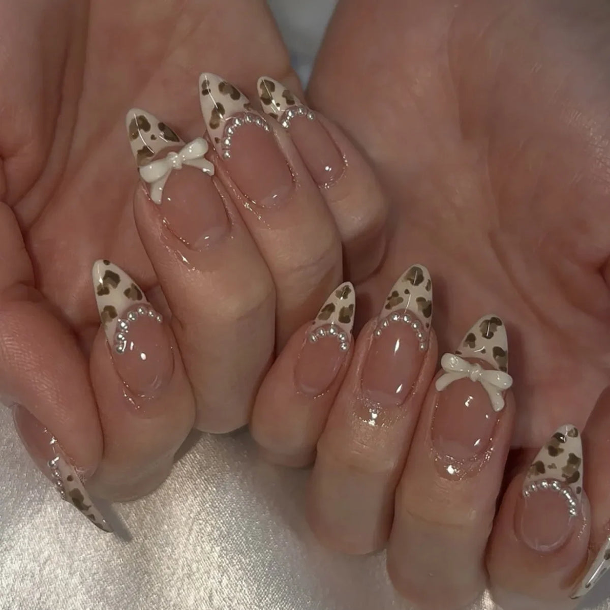3D Bowknot Pearl Wearable Nail Art Fashion Leopard French Nude Almond Fake Nails Detachable Finished False Nails Press on Nails 13