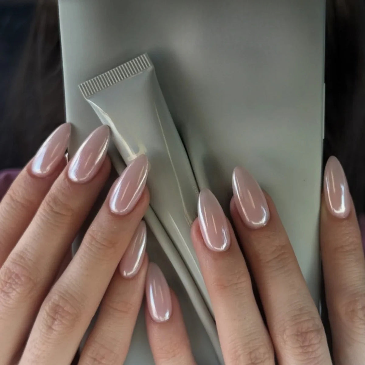 24Pcs Short Oval Head Blush Pink Press on Nails with Simple Designs Almond Nails Wearable Acrylic Full Cover Nail Tips with Glue 28