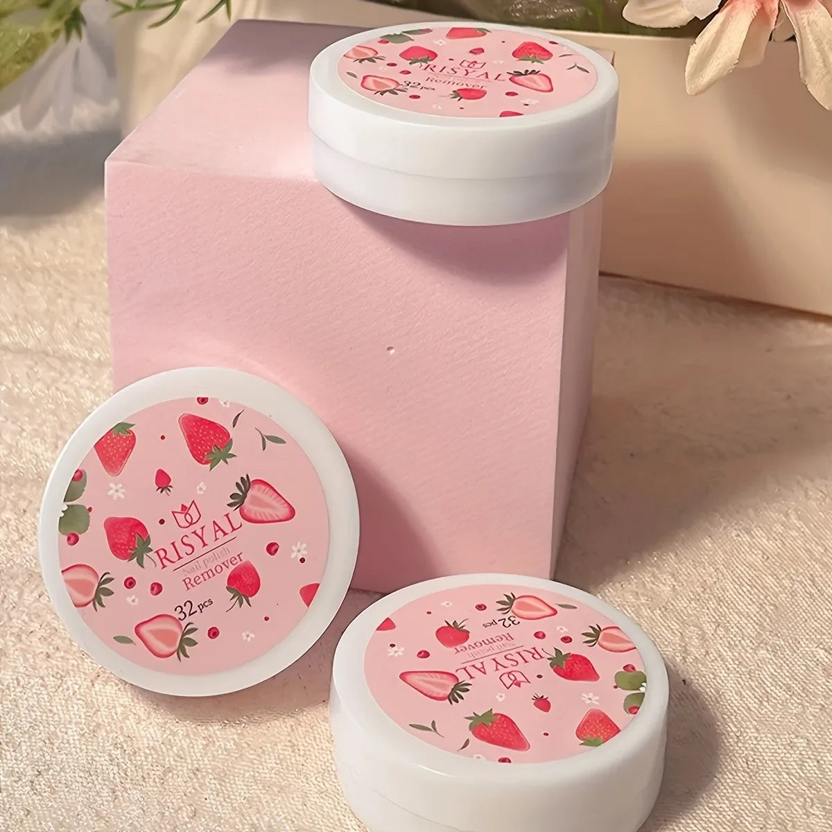 32pcs/Box Strawberry Nail Polish Remover Pads, Soft Absorbable Wipes for Easy Manicure & Pedicure Care 1