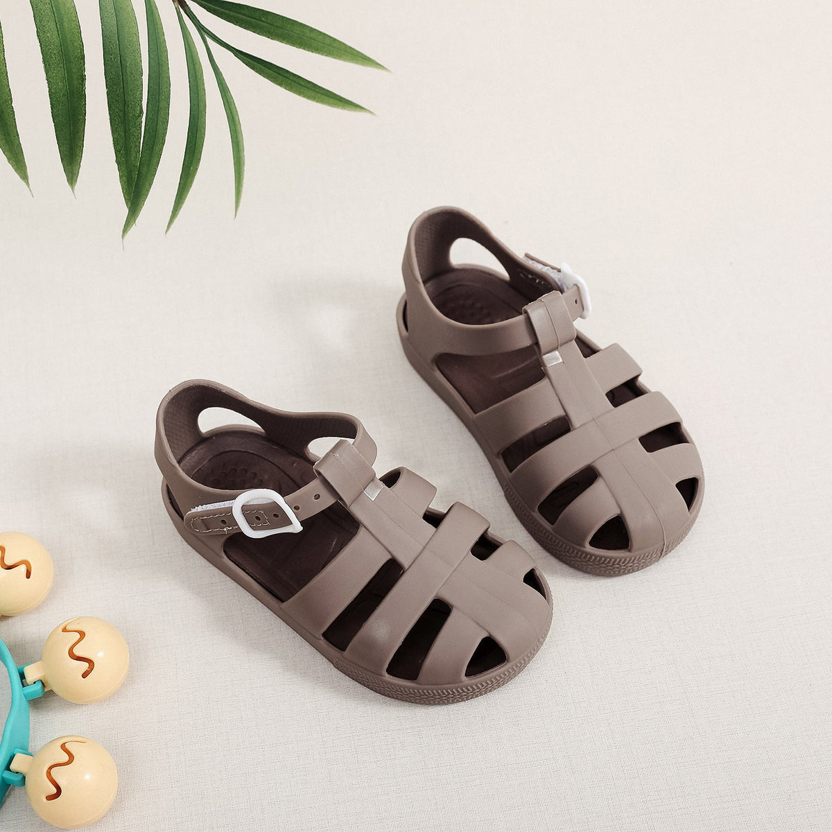 Childrens Velcro-Strap Non-Slip Waterproof Beach Shoes 2