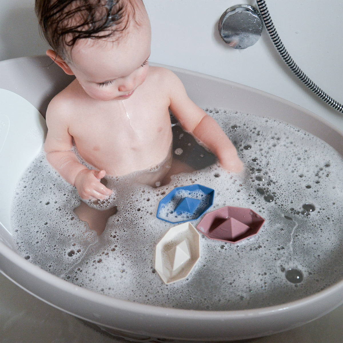Shnuggle Splash & Play Bundle: Toddler Bath & Accessories Bundle - 5-Piece Set for Fun & Safe Bath Times 3