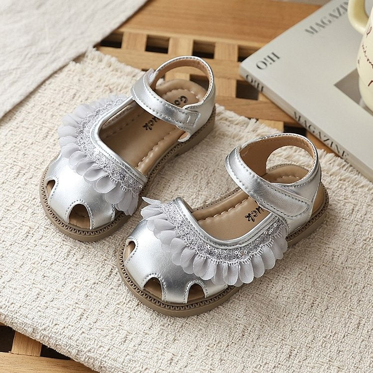 2026 Summer New Korean Style Girls Closed Toe Hollow Out Sequin Princess Sandals Soft Sole Beach Shoes Match Dress 2