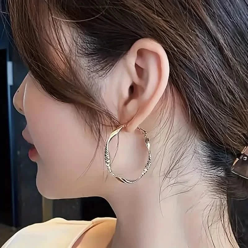 Delicate Silky Texture Design Women's Earrings 3