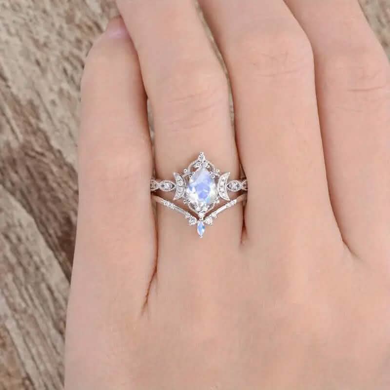 Elegant Moon Crown Ring 3