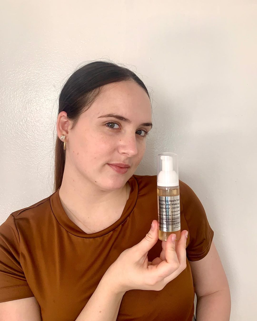 Oil-Free Foaming Face Wash for Acne-Prone Skin 16