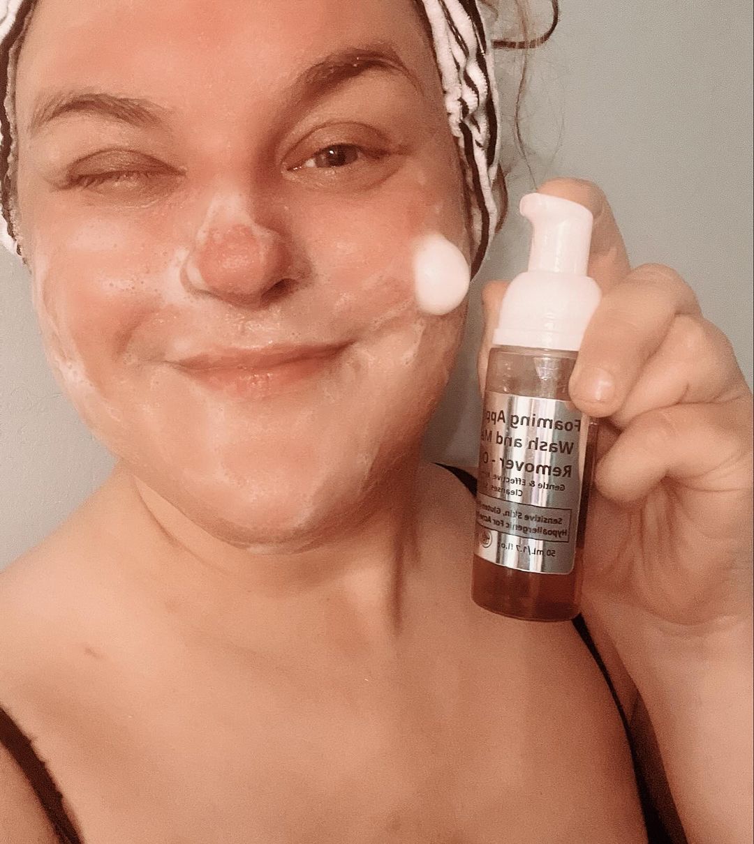 Oil-Free Foaming Face Wash for Acne-Prone Skin 10