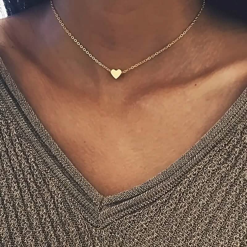 Simple Exquisite Heart-Shaped Pendant Alloy Necklace 2