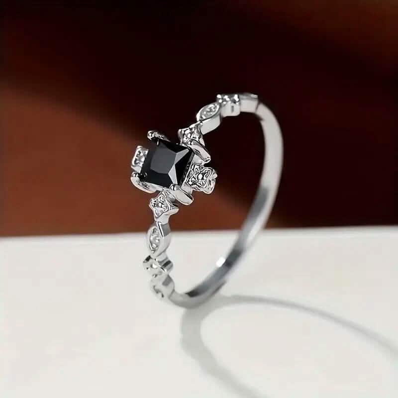 Vintage-Inspired Black Square Cubic Zirconia Ring 3